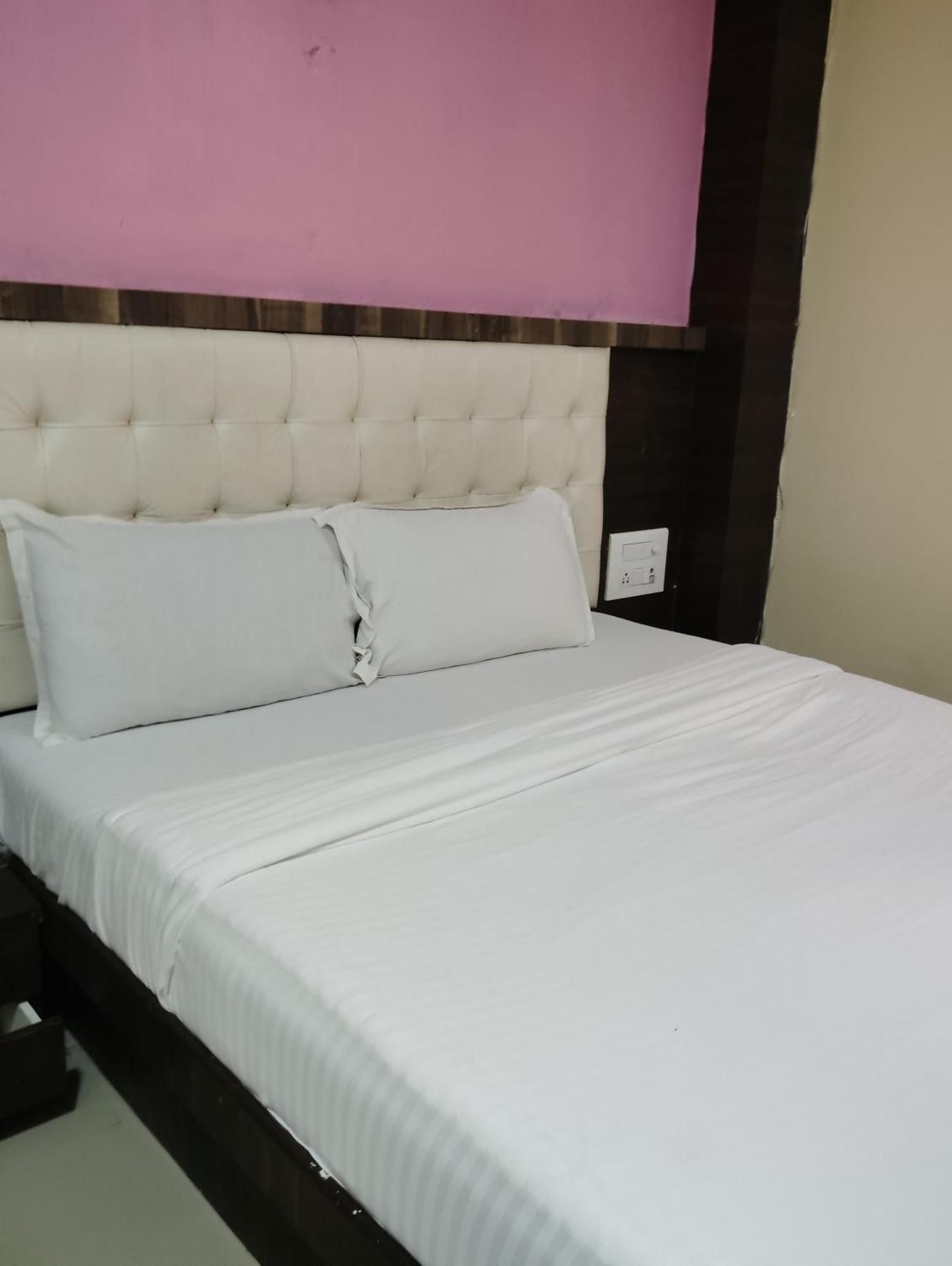 Hotel Golden Park Near Nesco 孟买 外观 照片