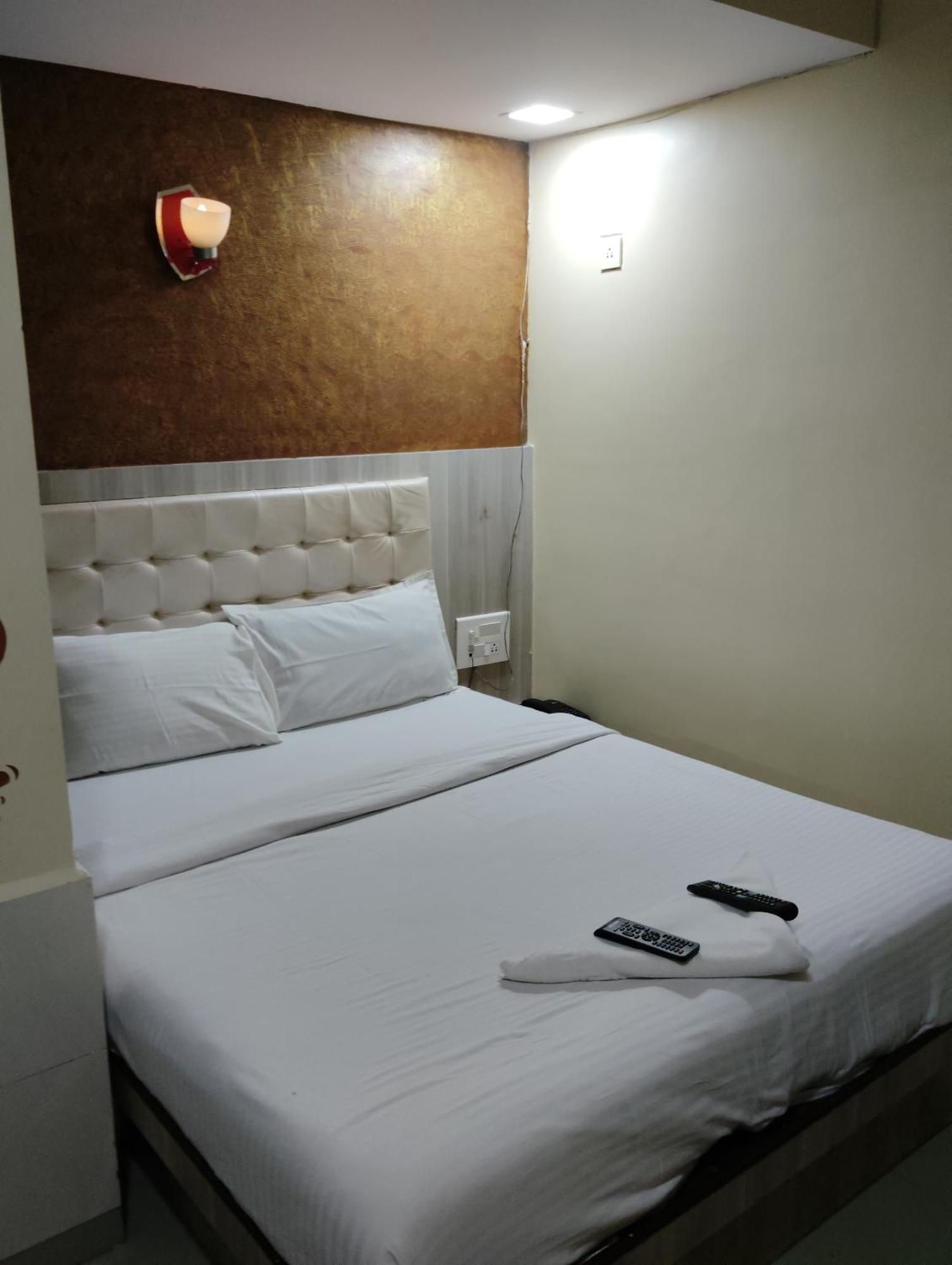 Hotel Golden Park Near Nesco 孟买 外观 照片