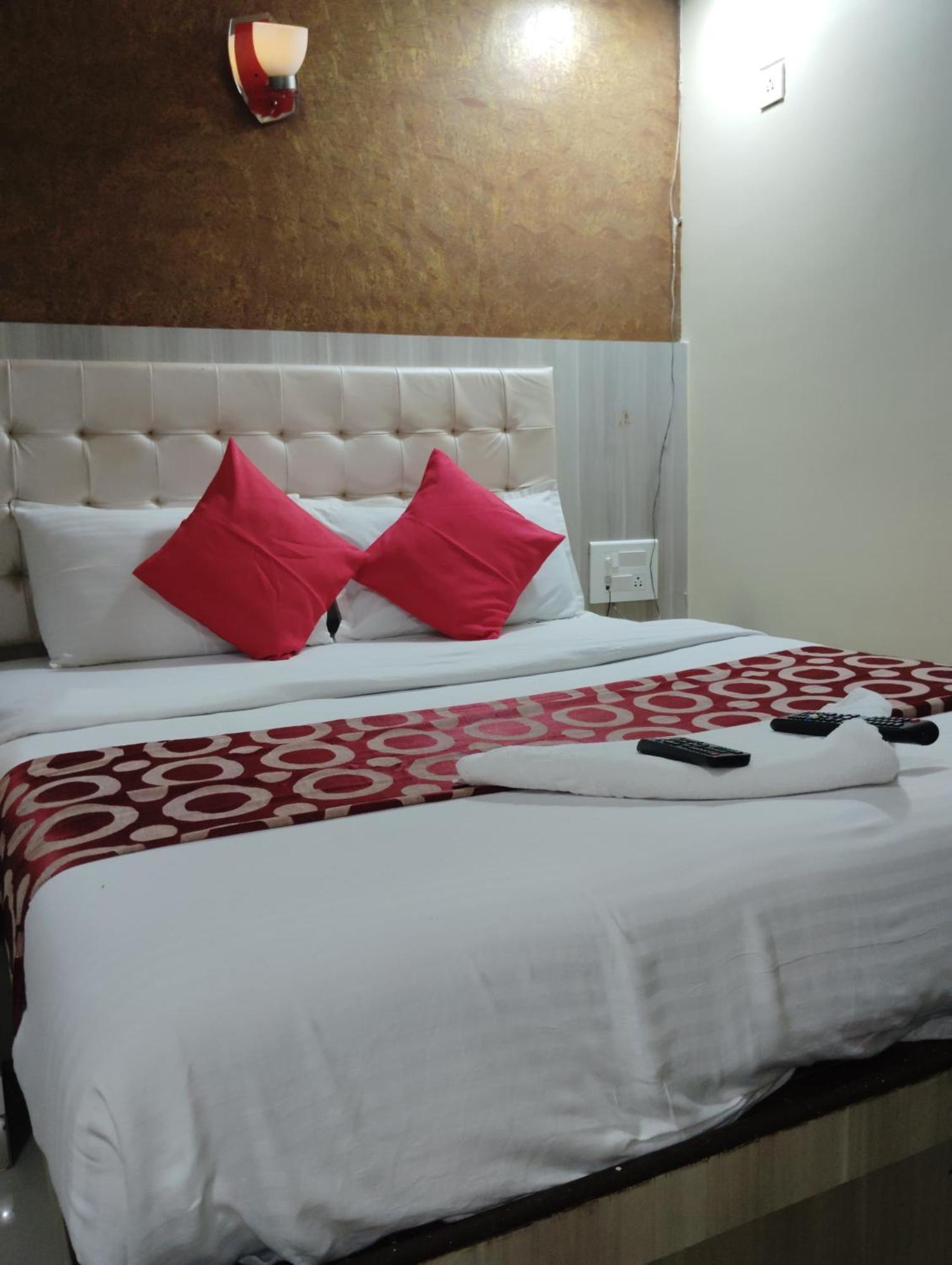 Hotel Golden Park Near Nesco 孟买 外观 照片