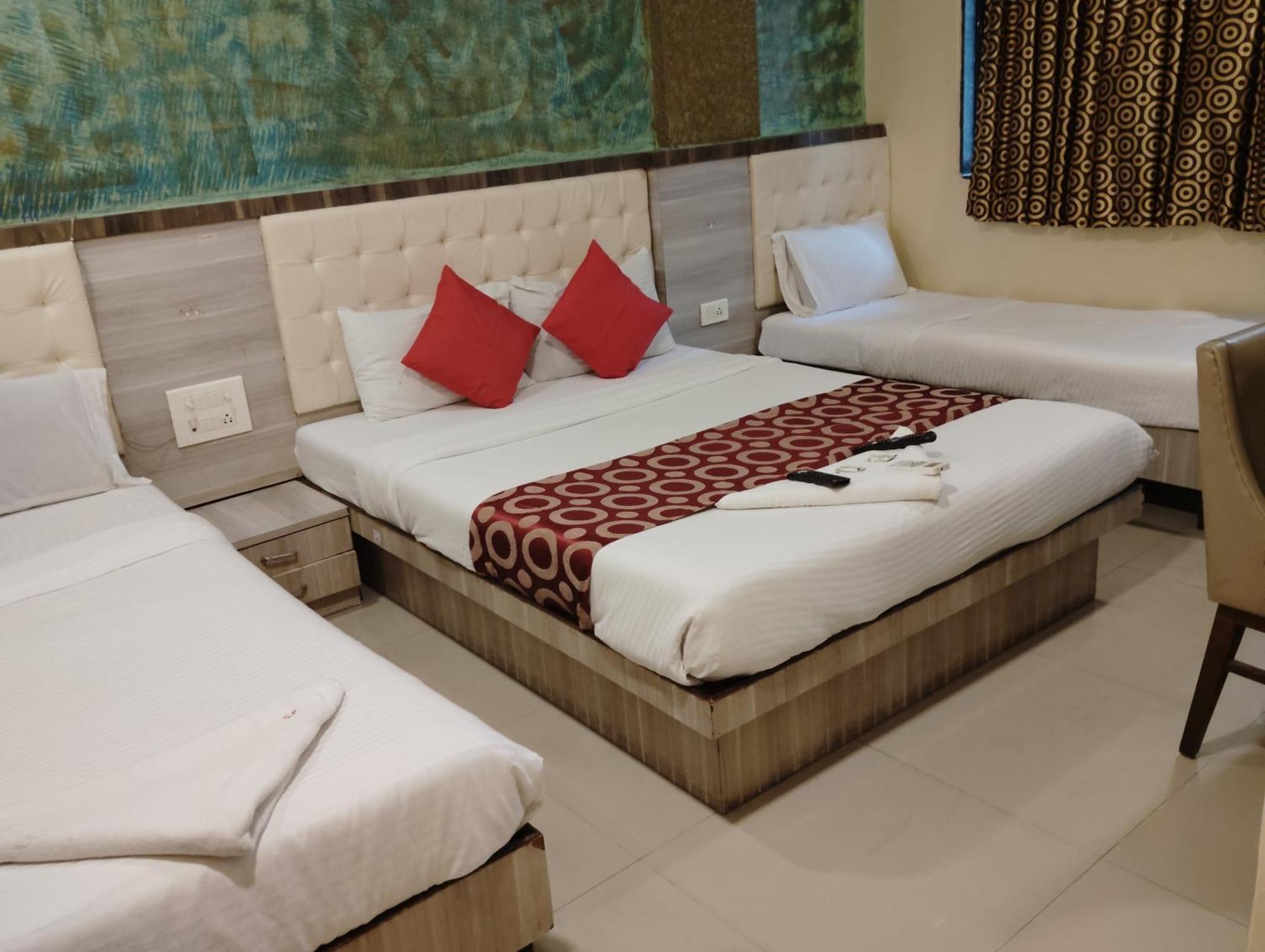 Hotel Golden Park Near Nesco 孟买 外观 照片