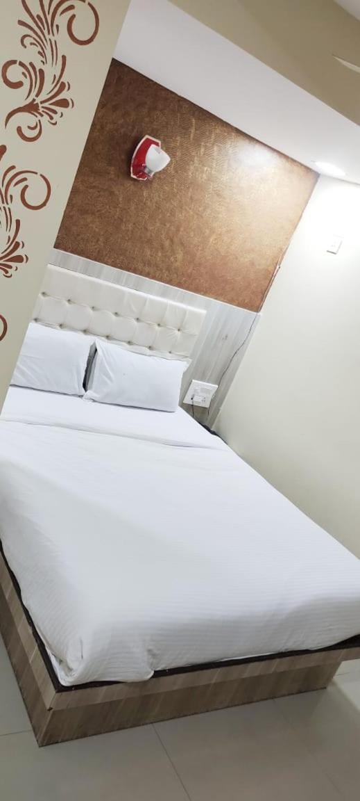 Hotel Golden Park Near Nesco 孟买 外观 照片