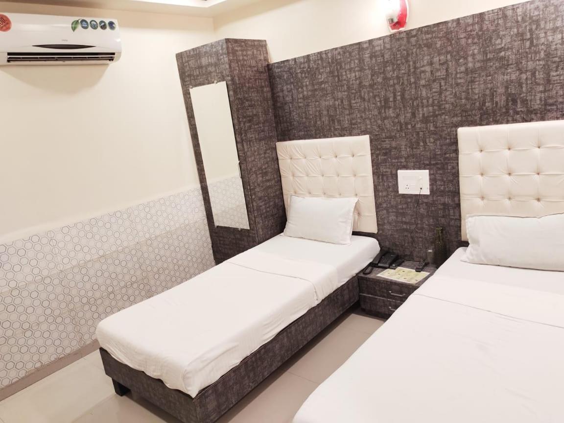 Hotel Golden Park Near Nesco 孟买 外观 照片