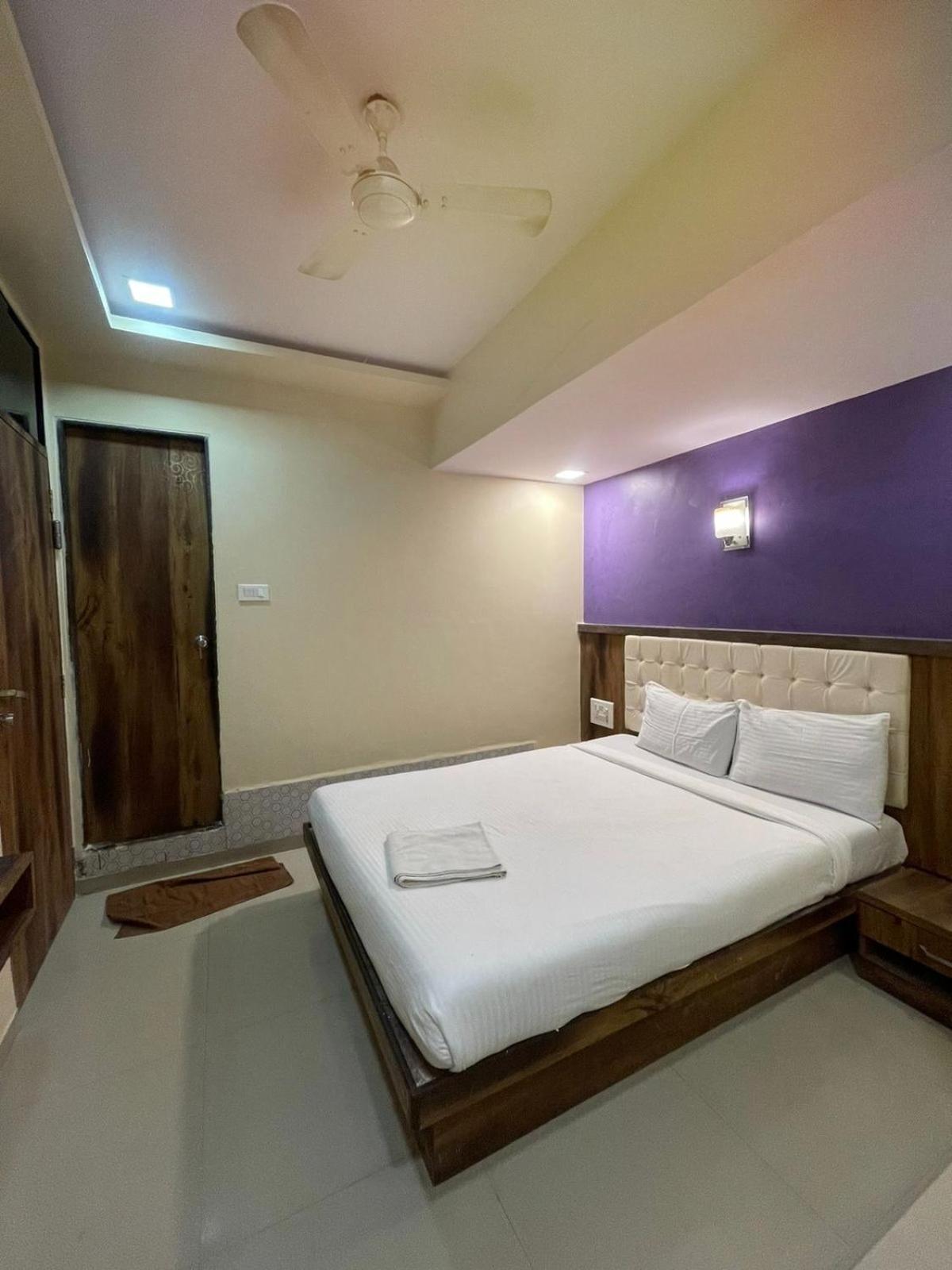 Hotel Golden Park Near Nesco 孟买 外观 照片